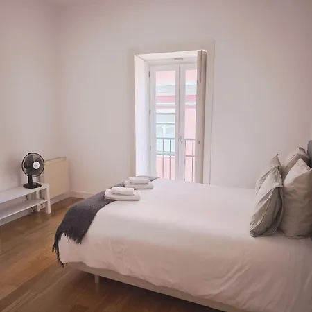Lejlighed With Three Bedroom In Historic Largo Do Carmo *