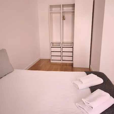 With Three Bedroom In Historic Largo Do Carmo * Lisboa