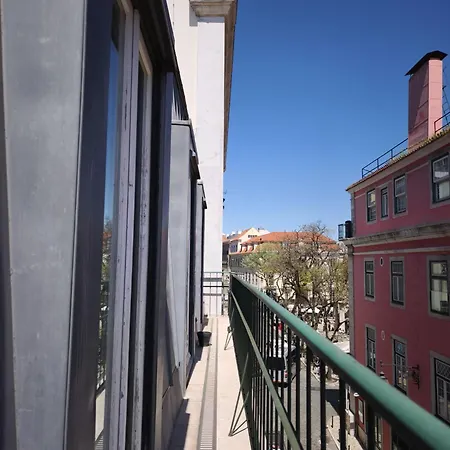 With Three Bedroom In Historic Largo Do Carmo Apartmán