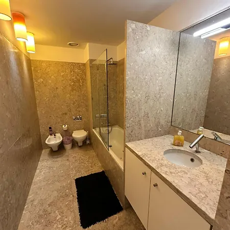 With Three Bedroom In Historic Largo Do Carmo Apartment