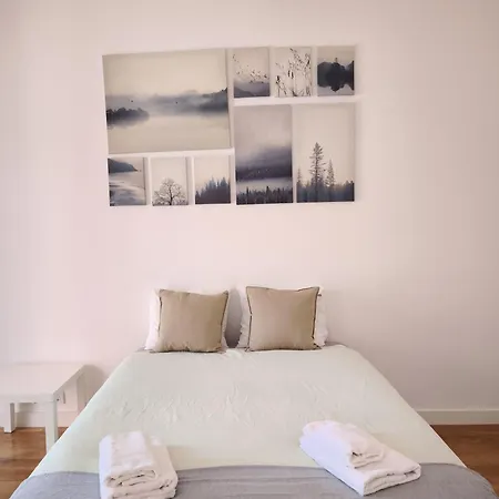 شقة With Three Bedroom In Historic Largo Do Carmo Lisboa